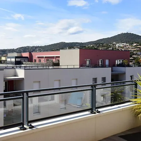 Au Lavandou Avec Terrasse - 4 Personnes - Fr-1-803-26 لو لا فاندو