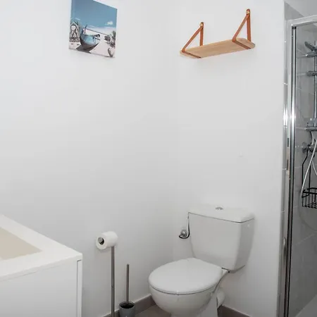 Au Lavandou Avec Terrasse - 4 Personnes - Fr-1-803-26 Daire *