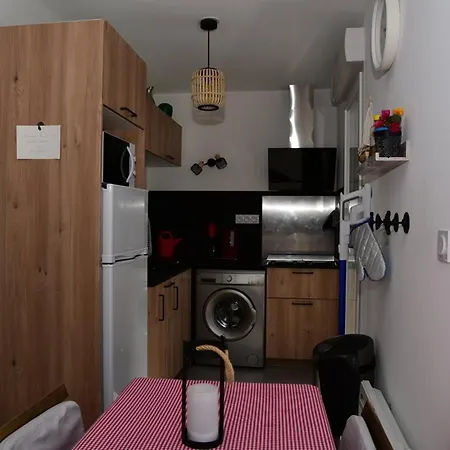 Au Lavandou Avec Terrasse - 4 Personnes - Fr-1-803-26 아파트