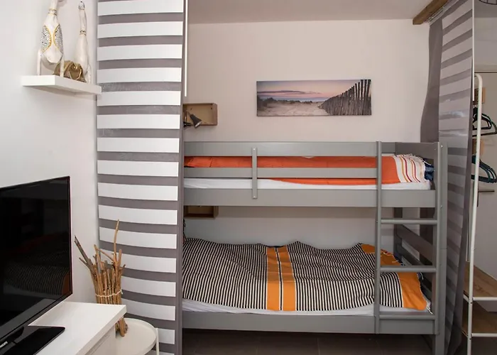 Au Lavandou Avec Terrasse - 4 Personnes - Fr-1-803-26 Le Lavandou