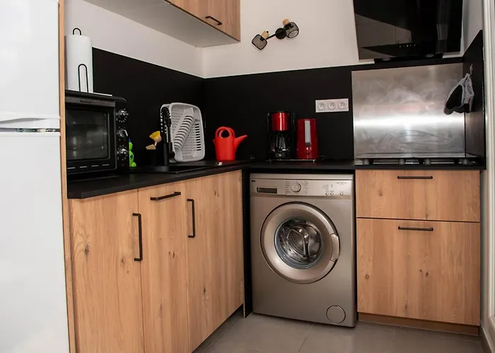 Au Lavandou Avec Terrasse - 4 Personnes - Fr-1-803-26 Apartman